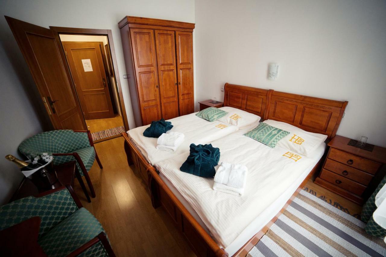 Banská Štiavnica Hotel Bristol מראה חיצוני תמונה